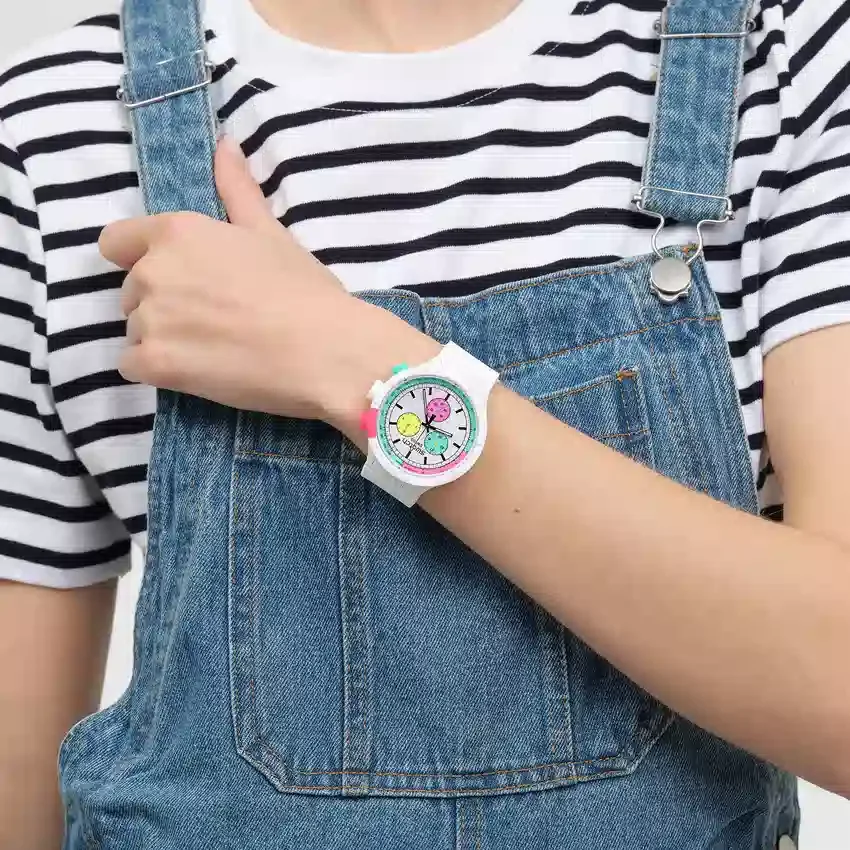 Découvrez la pureté du Neon avec Swatch